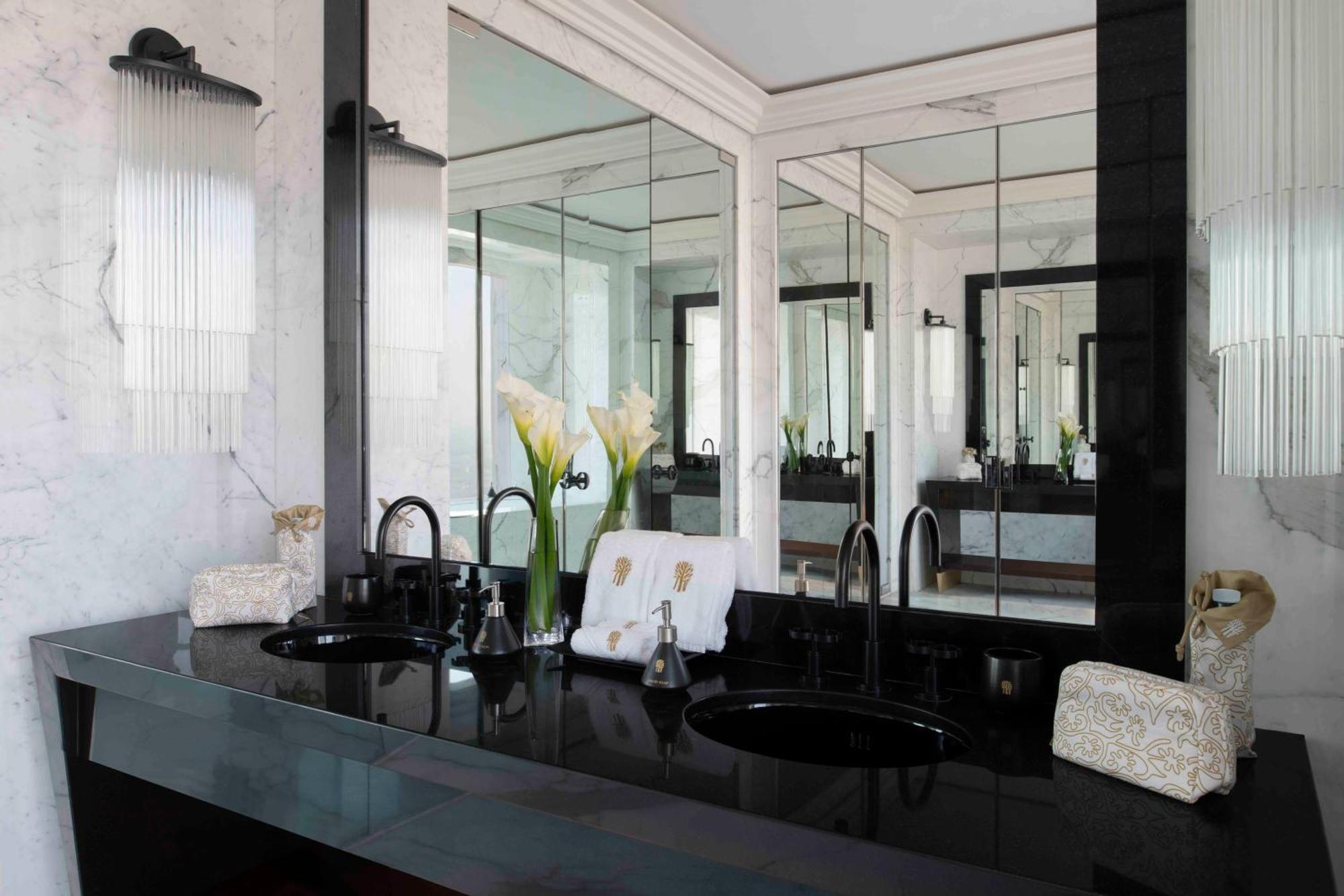 Banyan Tree Doha At La Cigale Mushaireb Exterior photo Bathroom